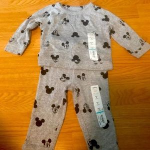 NWT: Super soft 6 mos Mickey Mouse outfit